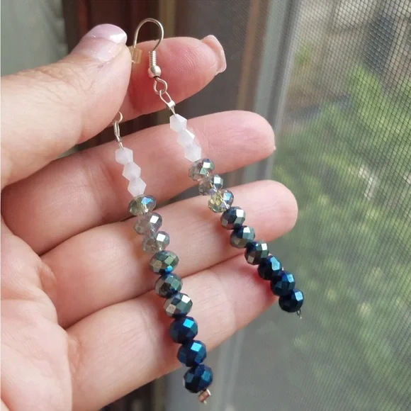 Swarovski Elements Linear Ombre Earrings Blue White Alabaster NEW - Picture 9 of 12